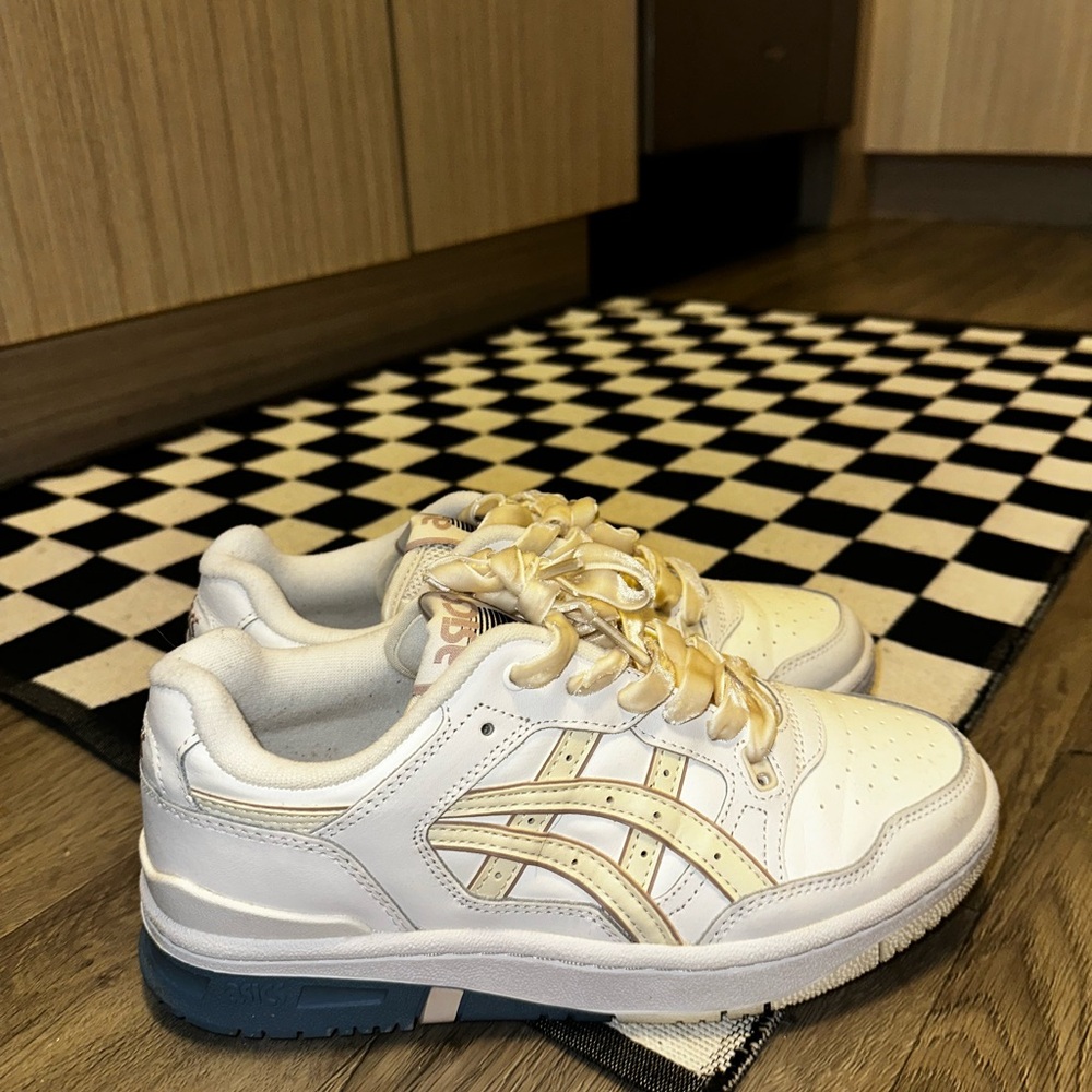 Asics Low
